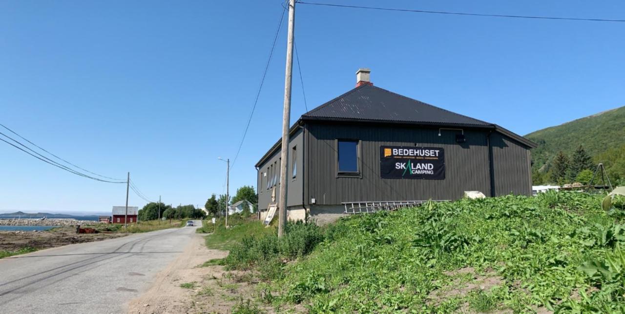 Bedehuset Basecamp Senja Hotell Skaland Eksteriør bilde
